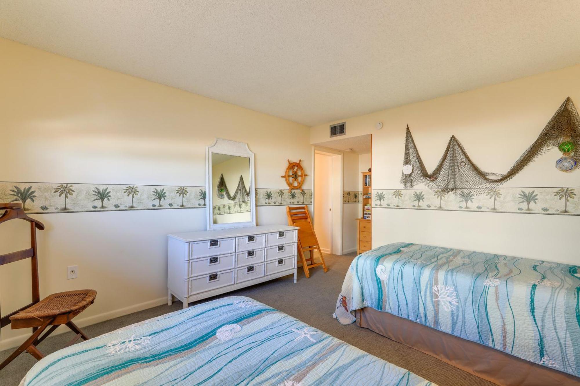 Central Cocoa Beach Condo With View, Steps To Beach! Exteriör bild