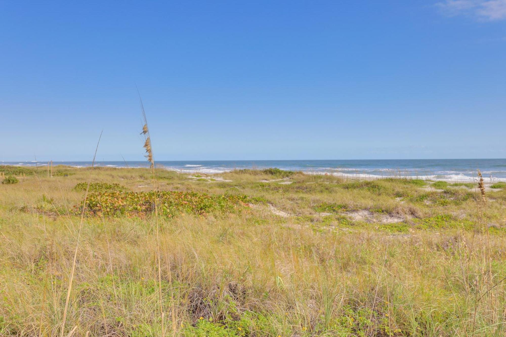 Central Cocoa Beach Condo With View, Steps To Beach! Exteriör bild
