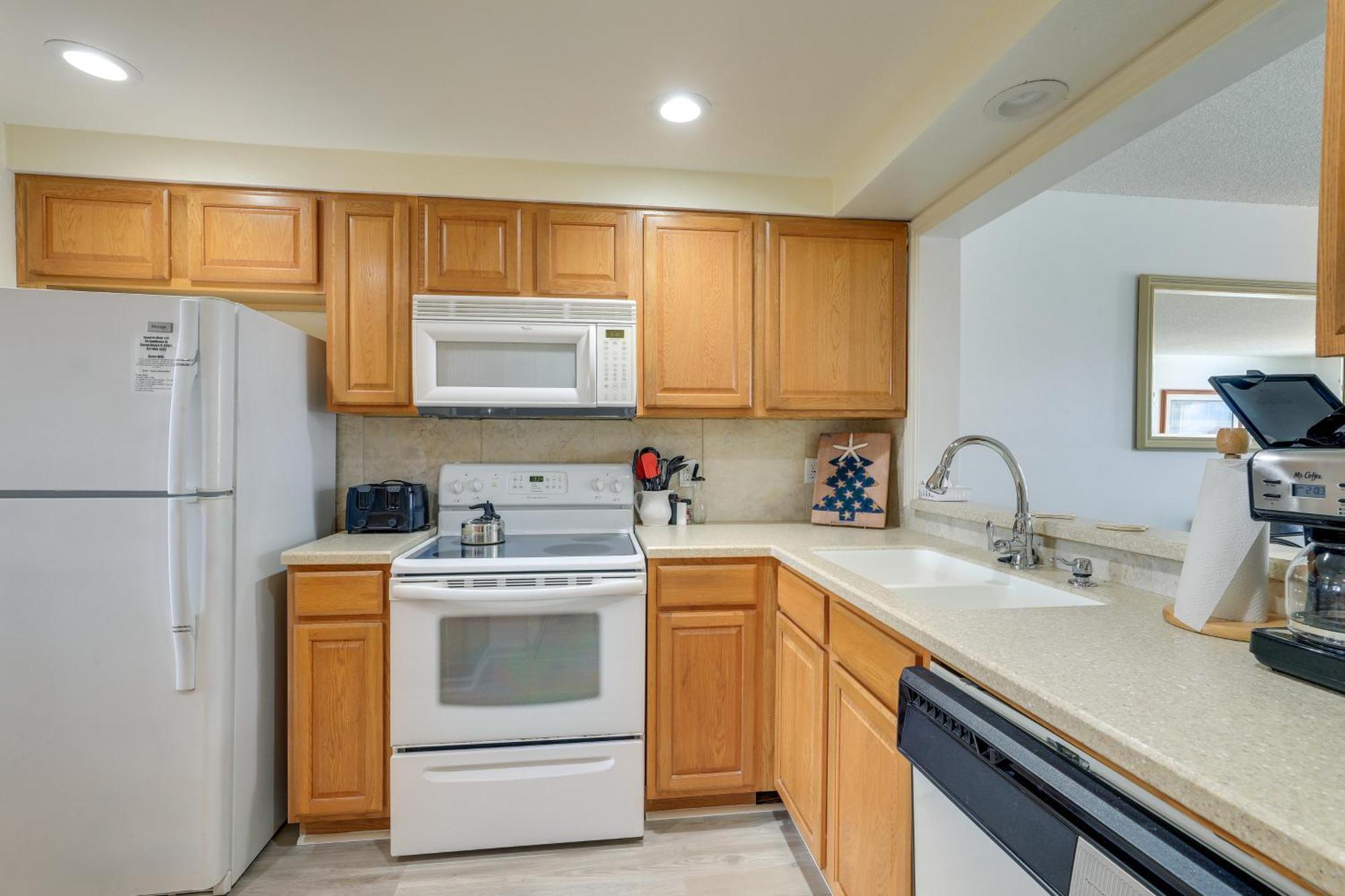 Central Cocoa Beach Condo With View, Steps To Beach! Exteriör bild