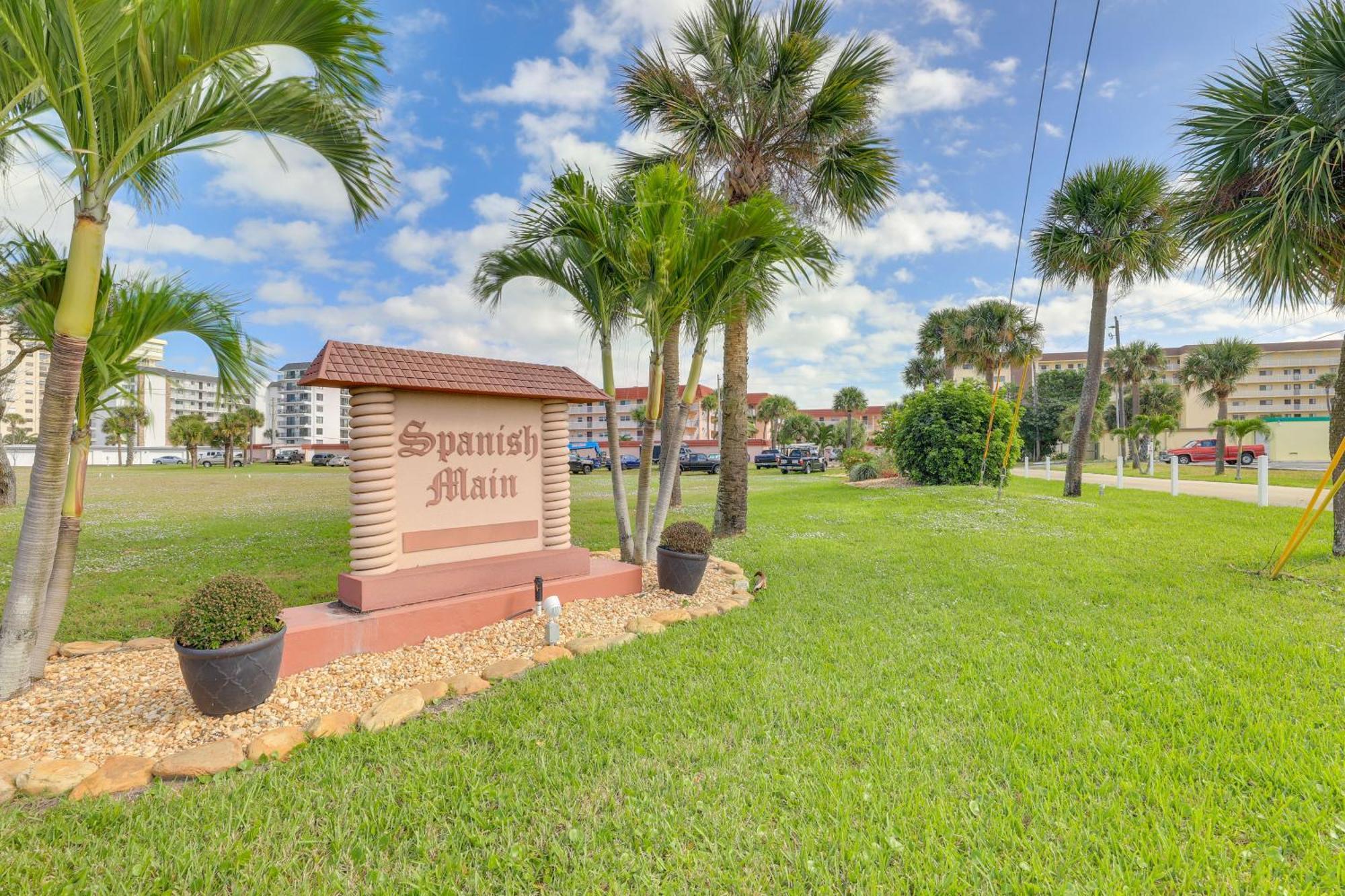 Central Cocoa Beach Condo With View, Steps To Beach! Exteriör bild