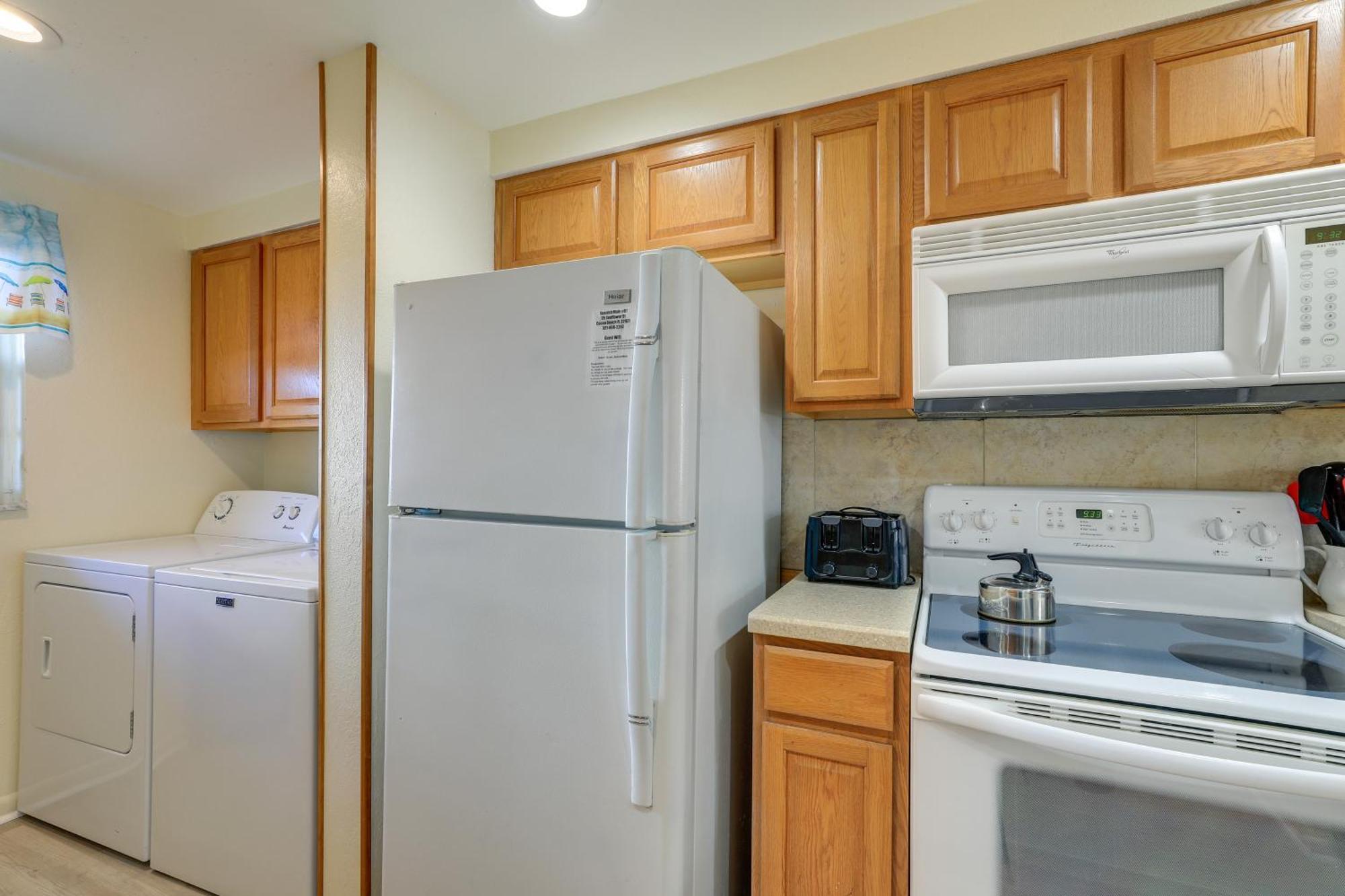 Central Cocoa Beach Condo With View, Steps To Beach! Exteriör bild