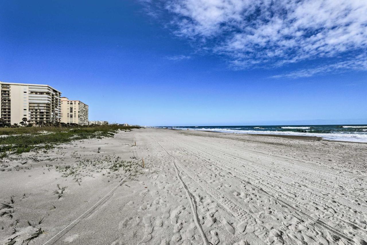 Central Cocoa Beach Condo With View, Steps To Beach! Exteriör bild